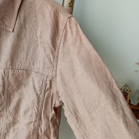 ♥️ Paisley Light Pink and Tan Jacket - Picture 14 of 16